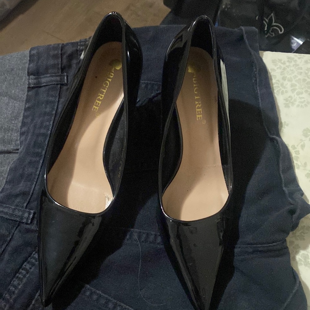 Patent bulk leather shoes